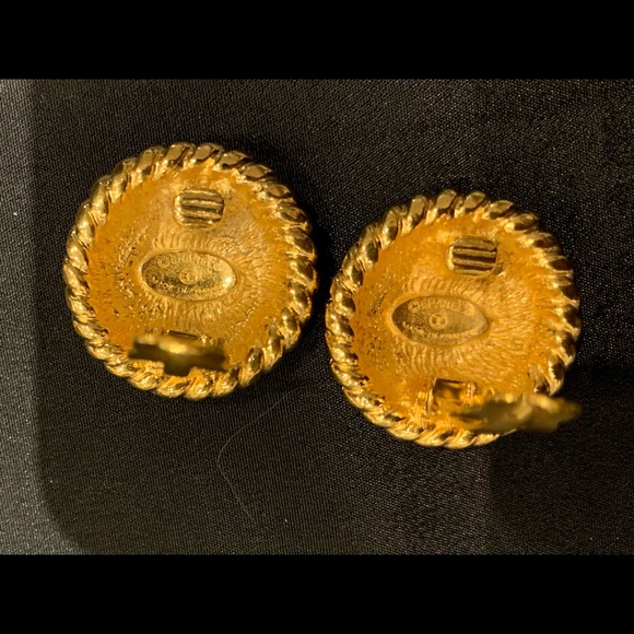 SOLD Chanel vintage earrings - Picture 2 of 3